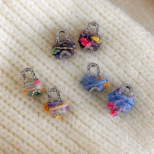 Lot de 6 boucles d'oreilles mignonnes en laine arc-en-ciel en forme de sac