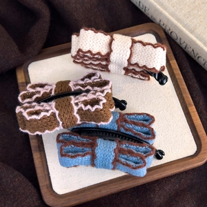 Detailed view of woven knitted bow banana clips in various elegant autumn colors