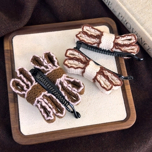 Knitted double bow banana hair clip in vintage retro style for autumn and winter