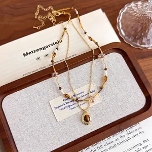Collier ras du cou double couche en pierre œil de tigre sur plateau vintage