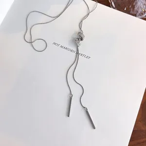 Collier Y argenté réglable avec maille serpent et curseur noeud serti de cristaux
