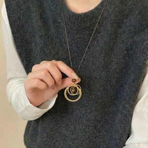 Collier Long Pendentif Oeil de Tigre Doré Maillard pour Femmes Rétro Alliage Feuille Cercle Chaîne de Pull Superposée Bijoux