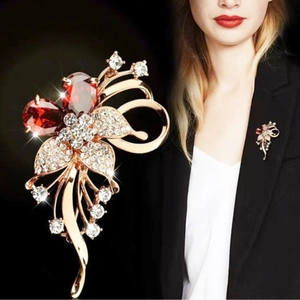 Élégante Broche Fleur en Alliage avec Strass pour Femmes Pendentif Goutte d'Eau Plaqué Or Rose pour Banquet Mariage Bijoux