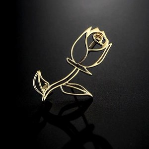 Elegant Hollow Rose Flower Brooch For Women Alloy Electroplated Gold Metal Pin Corsage Vintage Aesthetic Clothing Accessories