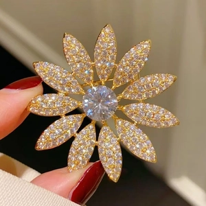 Luxury maple flower brooch in gold-plated alloy with sparkling white zirconia stones