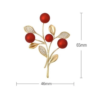 Elegante spilla festiva con bacche rosse e cristalli dorati da 65 mm per 46 mm di misura
