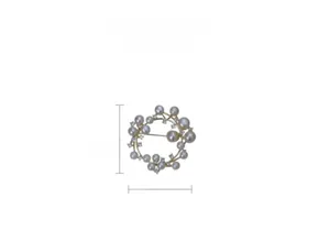 Detail view of the 4.5cm starry pearl wreath brooch with golden finish and clear rhinestones