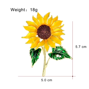 Détails de la broche tournesol en émail avec perles blanches et dimensions 5,7cm