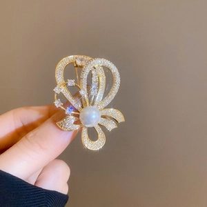 Elegante Spilla A Fiocco Stile Palazzo Lega Dorata Con Zirconia E Perla Artificial Sintetica Spilla Per Donna Matrimonio Banchetto Gioielli Da Festa