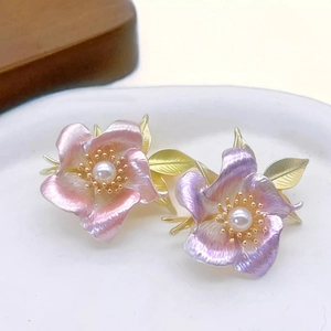 Elegant Camellia Flower Brooch Pin Alloy Enamel Pink Purple Imitation Artificial Pearl For Women Suit Coat Lapel Decoration Jewelry