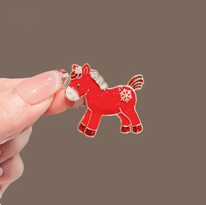 Rote Emaille Pony Brosche Für Damen Legierung Strass Pferd Pin Mit Schneeflocken Muster Süße Tier Abzeichen Schmuck Geschenk