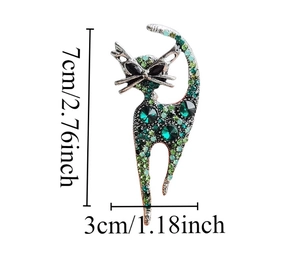 Detailed view of green rhinestone cat brooch with 7cm x 3cm dimension markings