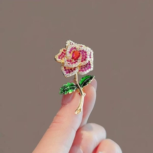 Exquisite gold rose flower brooch with pink zircons and green enamel for women suits
