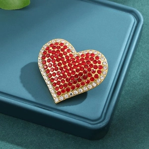 Fashion Elegant Red White Rhinestone Heart Brooch For Women Gold Alloy Heart Corsage Pin Suit Jacket Decorative Jewelry Gift