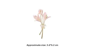 Broche de lys en émail rose avec nœud en zircone, mesurant 3.6 par 6.2 cm