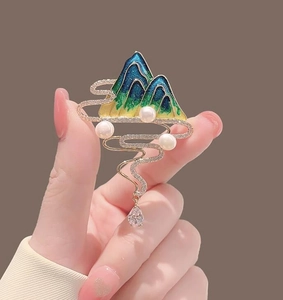 Detailed view of mountains landscape brooch with pearls and water-drop zircon pendant