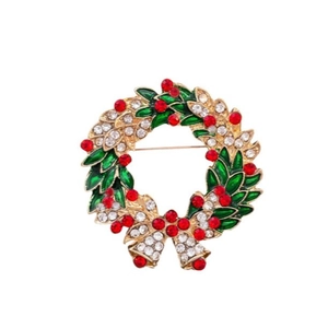 Broche couronne de Noël avec feuilles d'émail vert, cristaux rouges et nœud doré