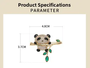 Vue détaillée de la broche panda avec dimensions 4,0 cm x 3,7 cm et feuille de bambou verte