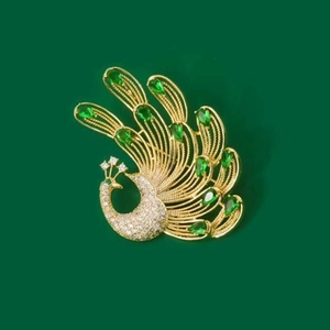 Elegant emerald green crystal phoenix brooch with gold plating and white zircon inlay