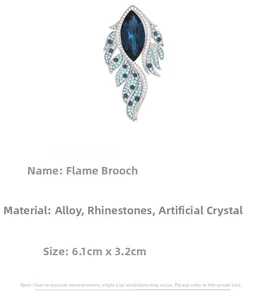 Détail de la broche flamme argentée avec strass bleus mesurant 6,1cm par 3,2cm