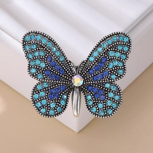 Elegante spilla a farfalla con cristalli blu sfumati e finitura in lega d'argento