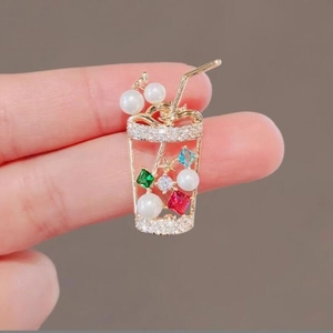 Sparkling crystal pearl drink cup brooch with colorful gemstones in gold finish