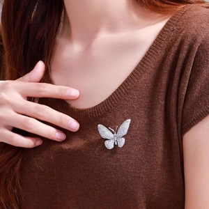 Vintage Butterfly Brooch Alloy Rhinestone Inlaid Pin For Women Suit Coat Elegant Accessories Banquet Gift Gold Silver