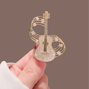 Broche Guitare Note de Musique en Alliage Doré Avec Strass Étincelants Épingle de Revers Instrument de Musique pour Costume Robe Femme Bijoux