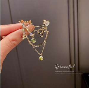Broche Élégante Lettre Angel avec Gland en Alliage Plaqué Or Strass Cœur Papillon Épingle pour Femme Mariage Banquet Fête Bijoux