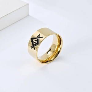 Anillo masónico de acero inoxidable dorado pulido con símbolo de escuadra y compás