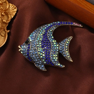 Luxuriöse Engelsfisch-Brosche in Vintage-Gold mit blauen Strasssteinen im Verlauf