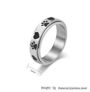 Detail showing 6mm stainless steel spinning ring with black heart and paw prints