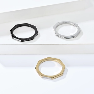 Ensemble de bagues octogonales minimalistes en acier titane avec diamants sur le côté