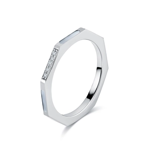 Bague octogonale argentée minimaliste avec nacre blanche et accents de diamant