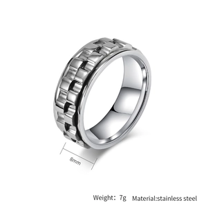 Detail view of 8mm stainless steel rotating gear ring weighing 7g for anxiety relief