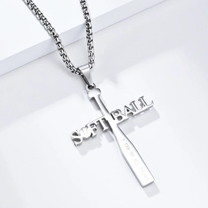 Détail du collier croix batte de softball avec gravure I Can Do All Things