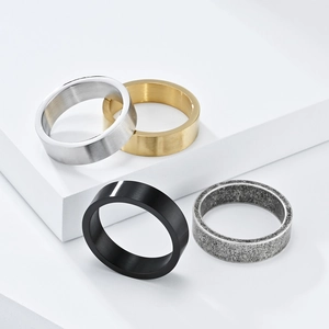 Bagues minimalistes 6mm en acier titane avec finitions argent brossé, doré et noir mat