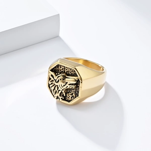Bague tête de loup vintage pour homme avec bouclier octogonal et finition dorée mate