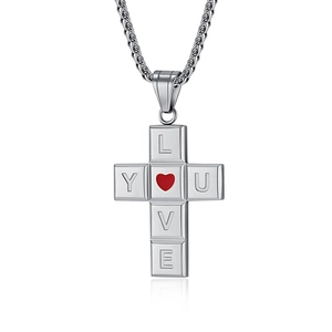 Collier Pendentif Croix Love You en Acier Inoxydable Poli Avec Cœur Rouge Email Bijoux Religieux pour Hommes Femmes Cadeau