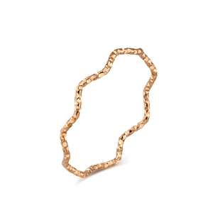 18K rose gold wavy ring with honeycomb faceted surface for a sparkling minimalist style