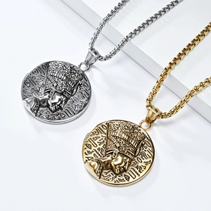 Collana con ciondolo Nefertiti Faraone Egiziano in oro e argento con catena a maglie quadre