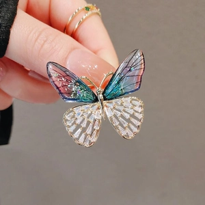 Eleganter Schmetterlings-Anstecknadel mit farbigen Harzflügeln und Zirkonia für Anzüge