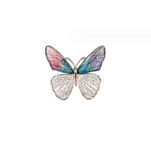 Eleganter Schmetterling Brosche mit lila Farbverlauf und funkelnden Zirkonia-Steinen