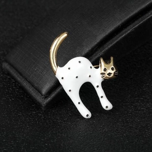 Cute Cartoon Cat Enamel Brooch For Women Alloy Polka Dot Animal Shape Lapel Pin Fashion Jewelry Brooch Pin For Sweaters