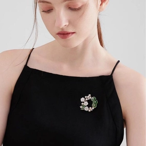 Elegant gardenia wreath brooch with white flowers, green leaves and pearls for women