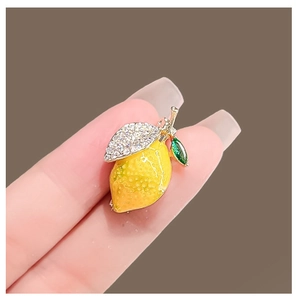 Broche citron jaune mignonne avec émail et feuille en strass brillant pour femmes