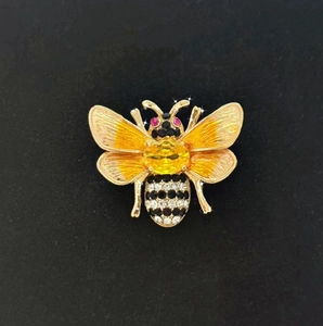 Spilla ape dorata alla moda con zircone giallo e ali in smalto colorato