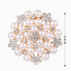 Elegant 5.5CM gold floral brooch with white pearls and crystals for scarves and coats