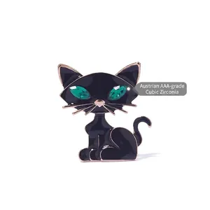 Elegante spilla a gatto in smalto nero con occhi in zircone verde e dettagli oro rosa