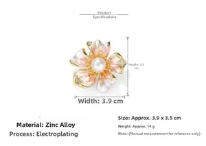 Vista dettagliata della spilla a forma di peony con perla e dimensioni 3,9x3,5 cm